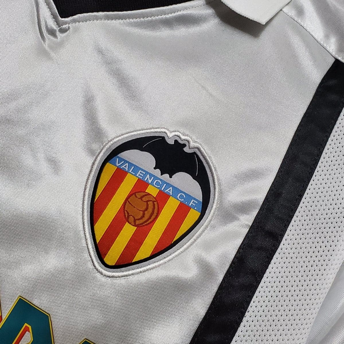 Valencia 2000-01 Home Retro Football Shirt
