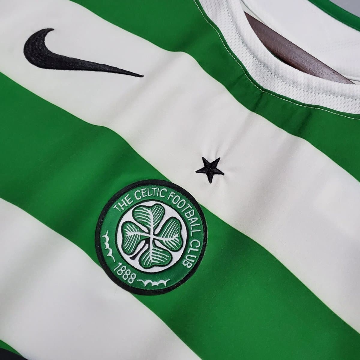 Celtic 2005-06 Home Retro Football Shirt
