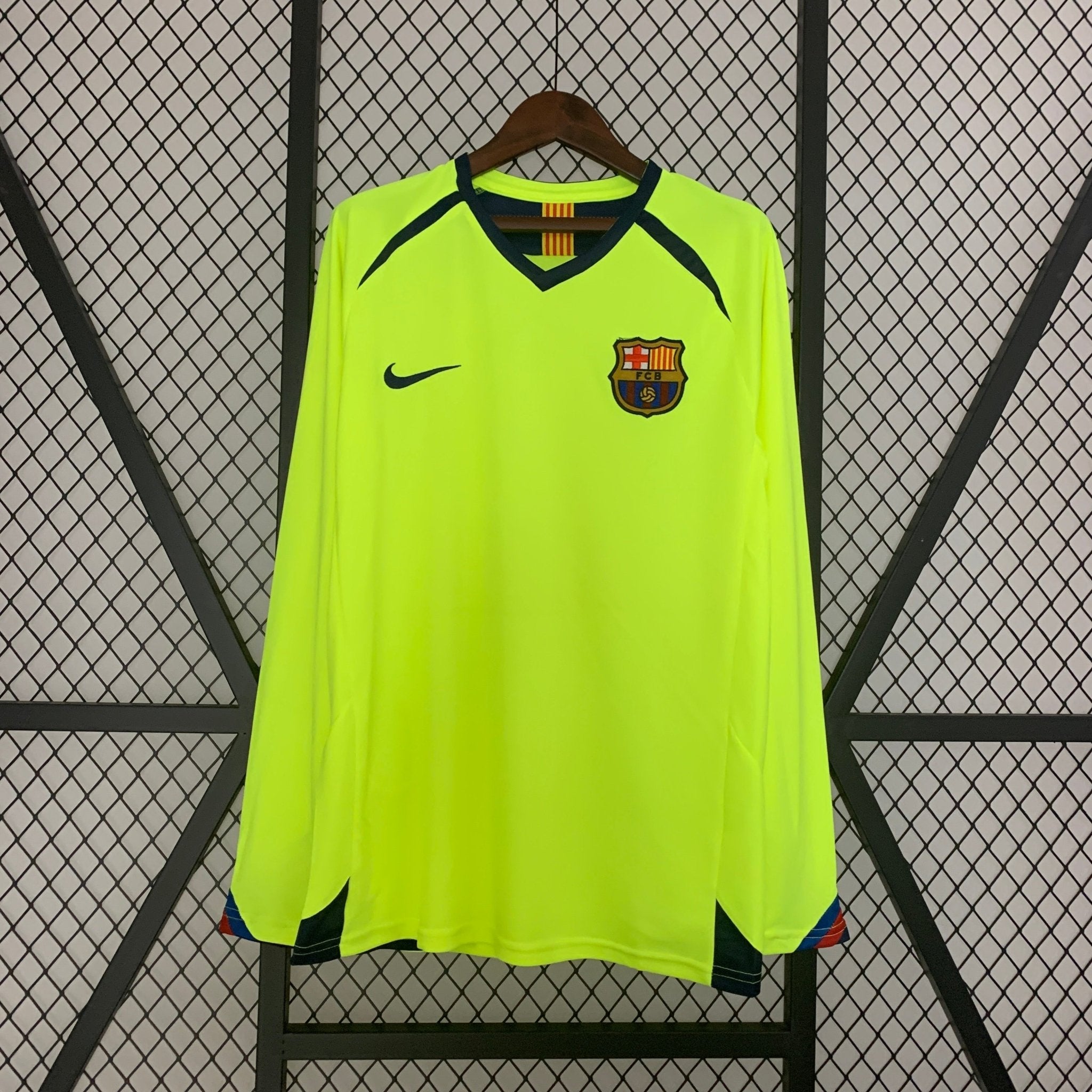 Barcelona 2005-06 Away Football Jersey