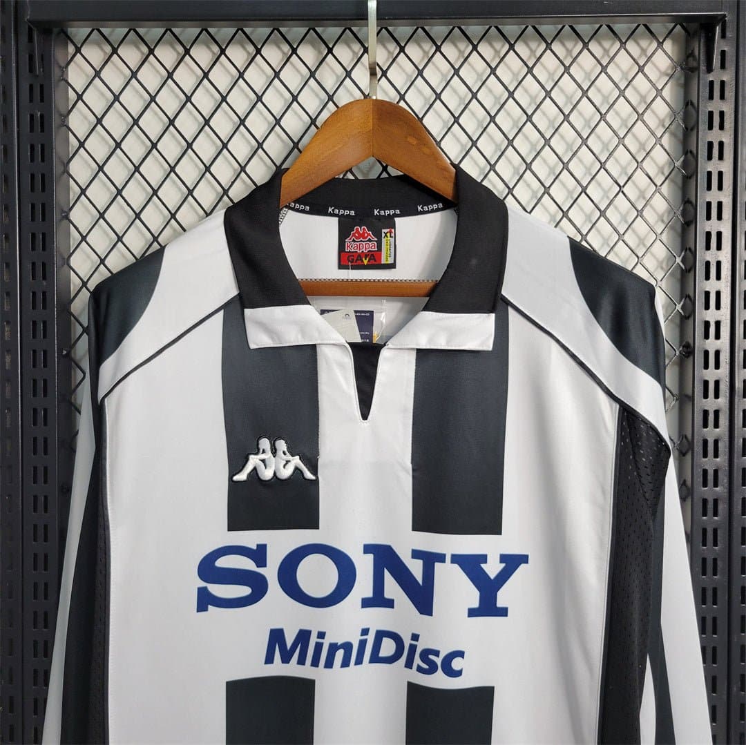 Juventus Retro Home Football Jersey