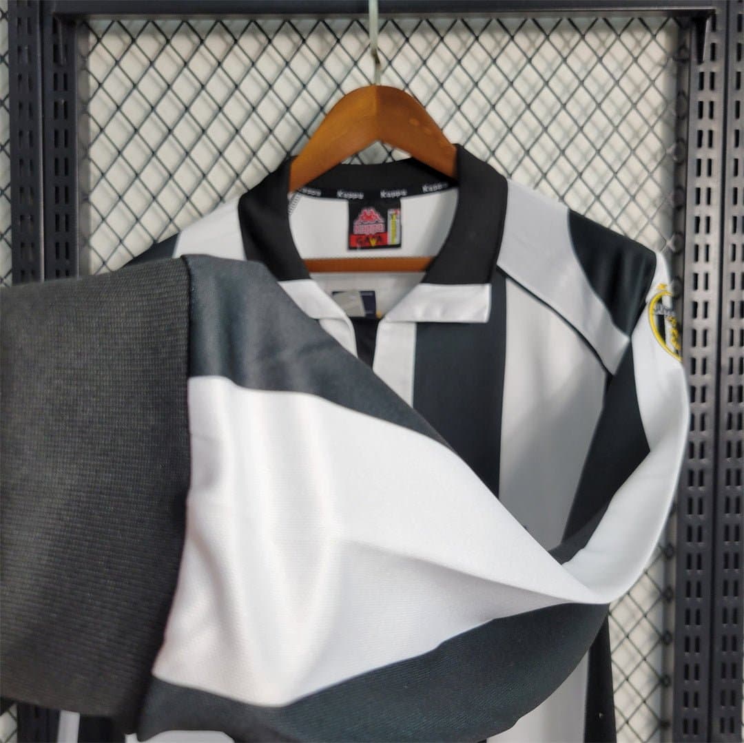 Juventus Retro Home Football Jersey
