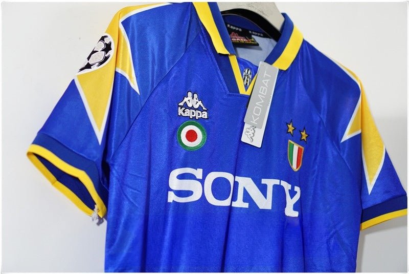 Juventus 1995-1996 Away Football Jersey
