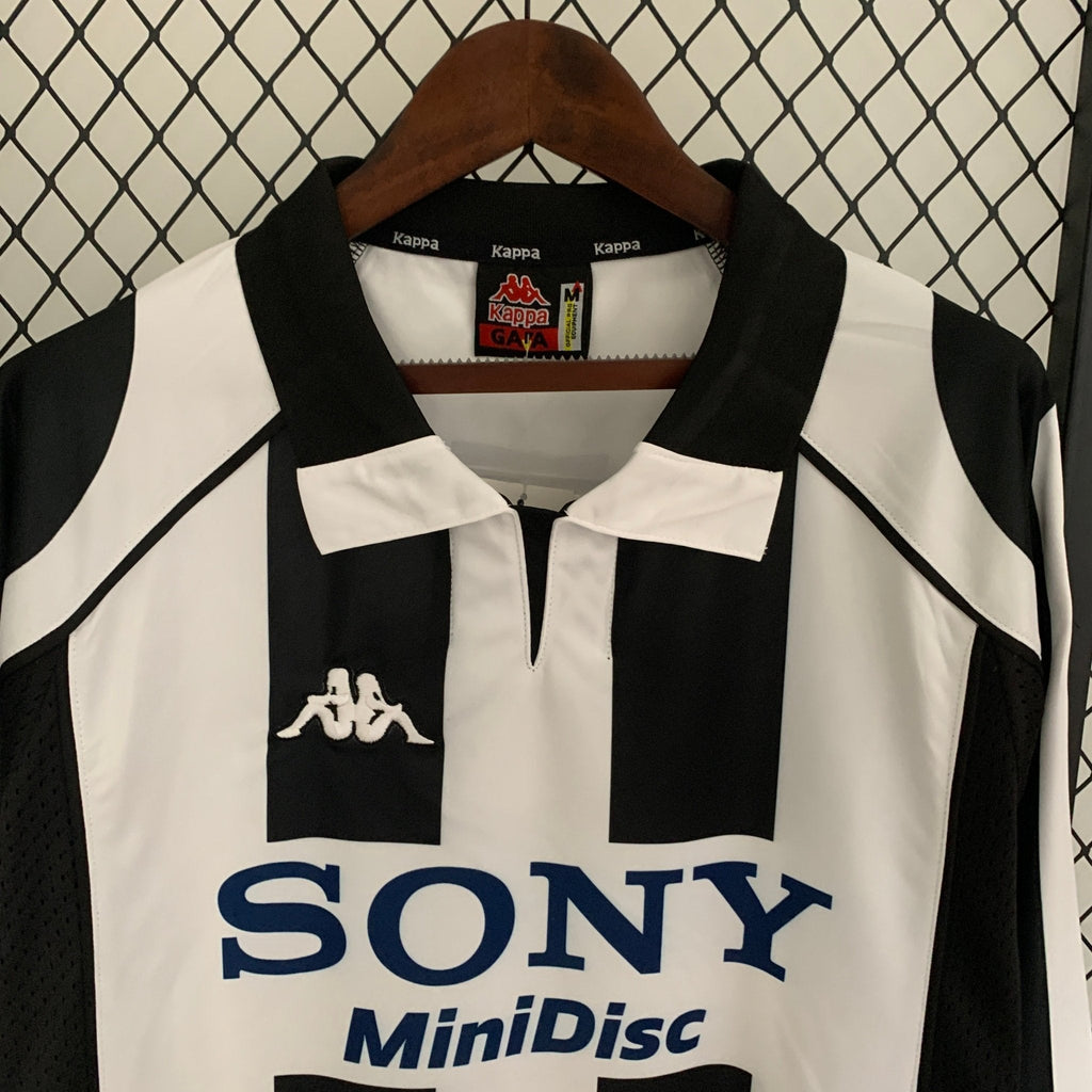 Juventus 1997-1998 Home Football Jersey