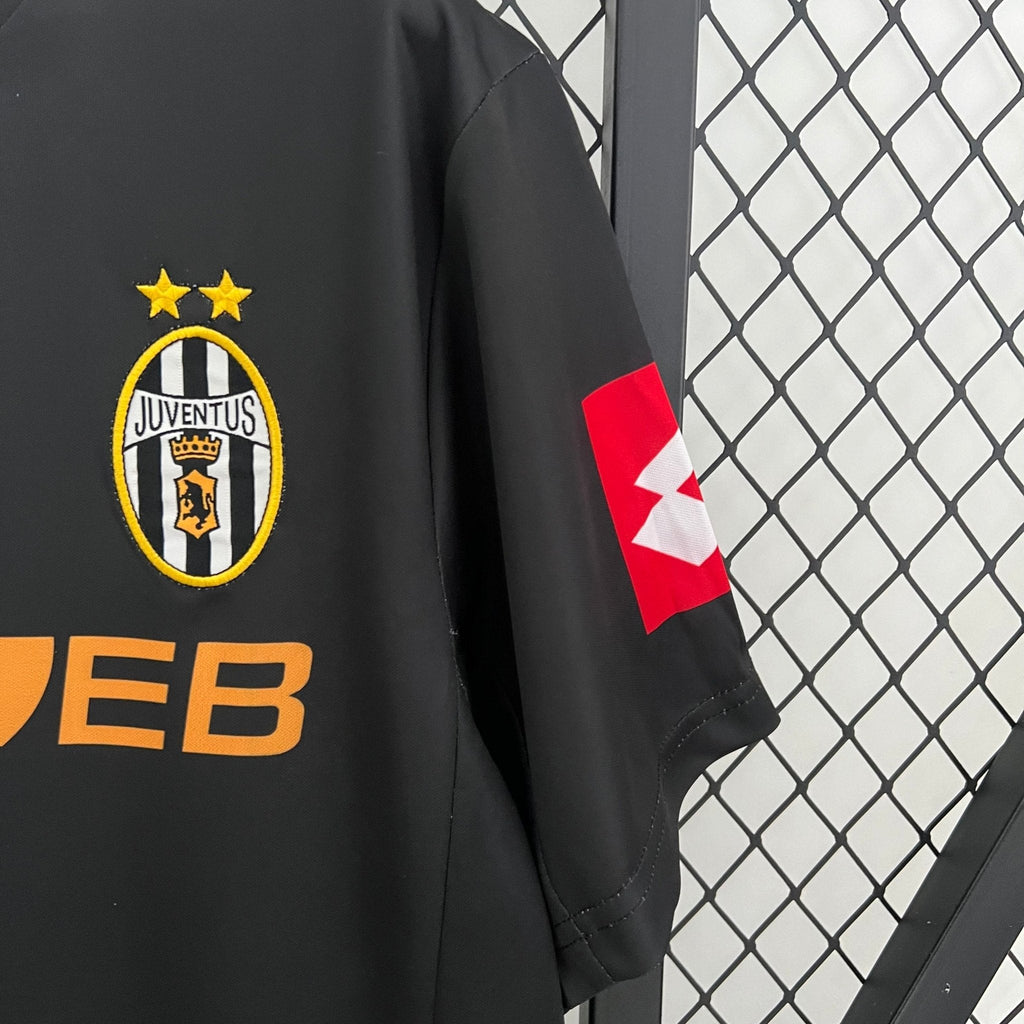 Juventus 2001-2002 Away Football Jersey