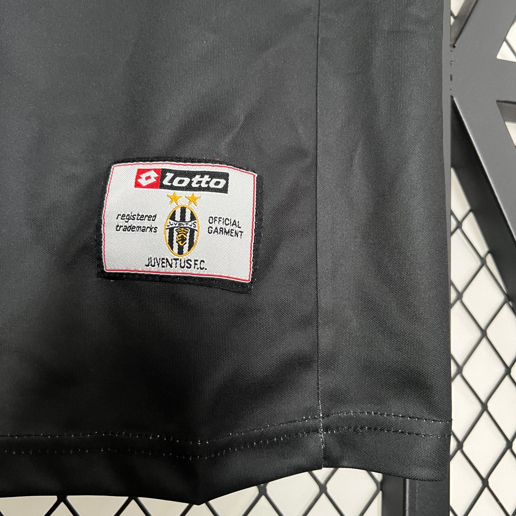 Juventus 2001-2002 Away Football Jersey